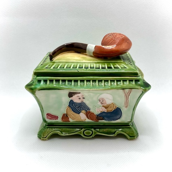 Antique Majolica Humidor Box and Majolica Book: Humidor is Featured on page 62 - Picture 2 of 11